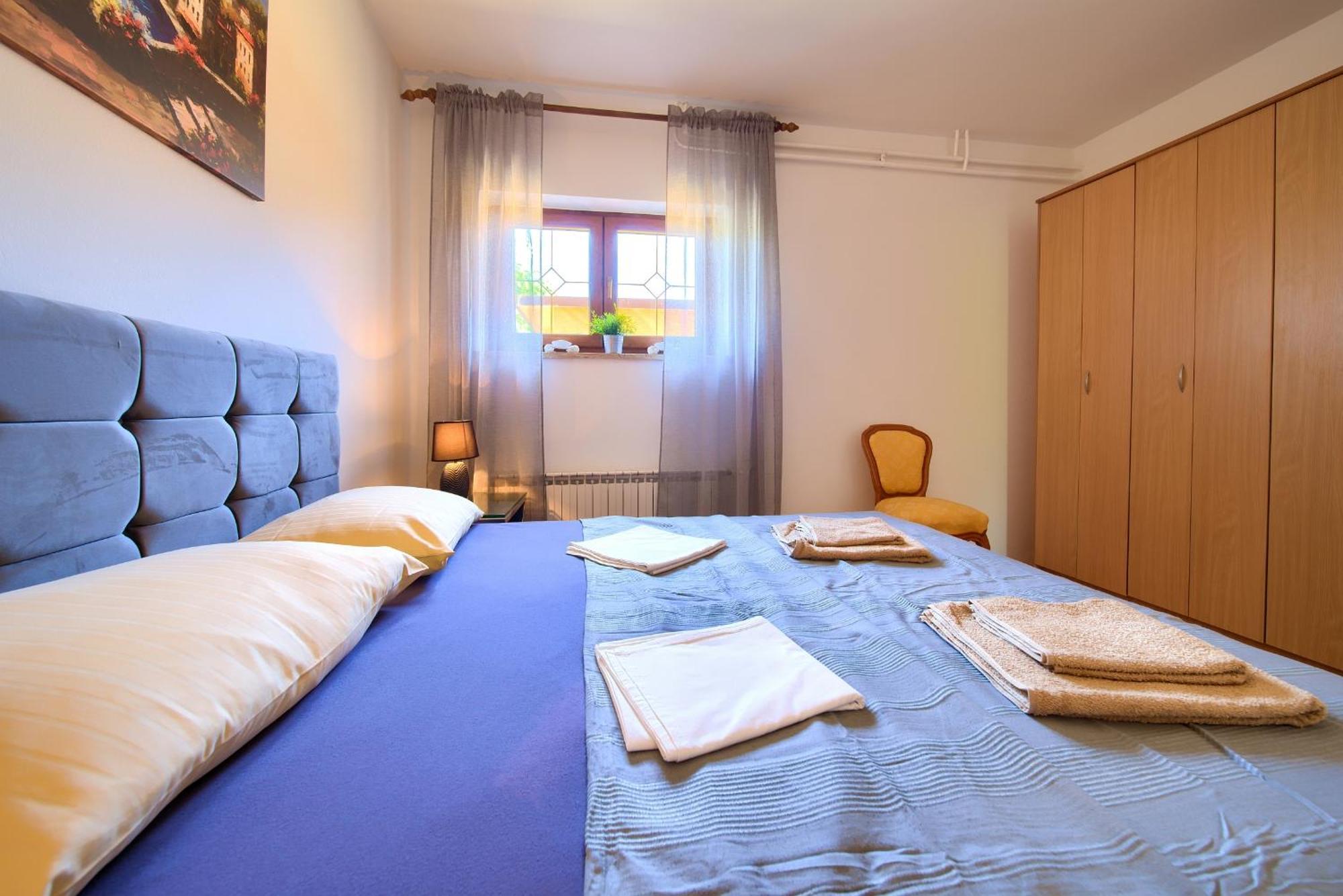 Apartment Bazina - Airconditioning, Parking, 500M From The Beach Krk Town Exterior photo